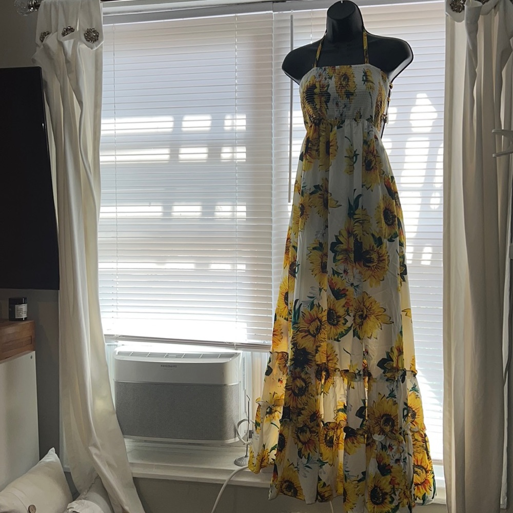 White maxi summer dress with yellow sunflowers